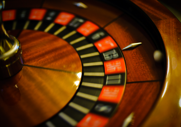 Roulette wheel with spinning ball for POKIES99 live casino